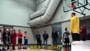 被小屁孩拱扣篮 约基奇：你们看我扣过吗？😂我从来不扣篮！