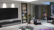 得看VAR了，王上源儿子飞铲老母亲，后者痛苦倒地不起😂
