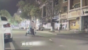 无语！老哥在车里看皇马被绝杀，结果来了俩小毛贼偷车🤣
